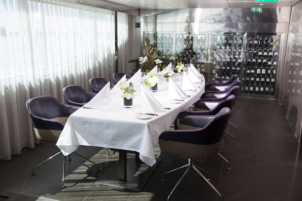 Scenic River Cruises, Scenic Sapphire & Diamond Table La Rive 1.jpg